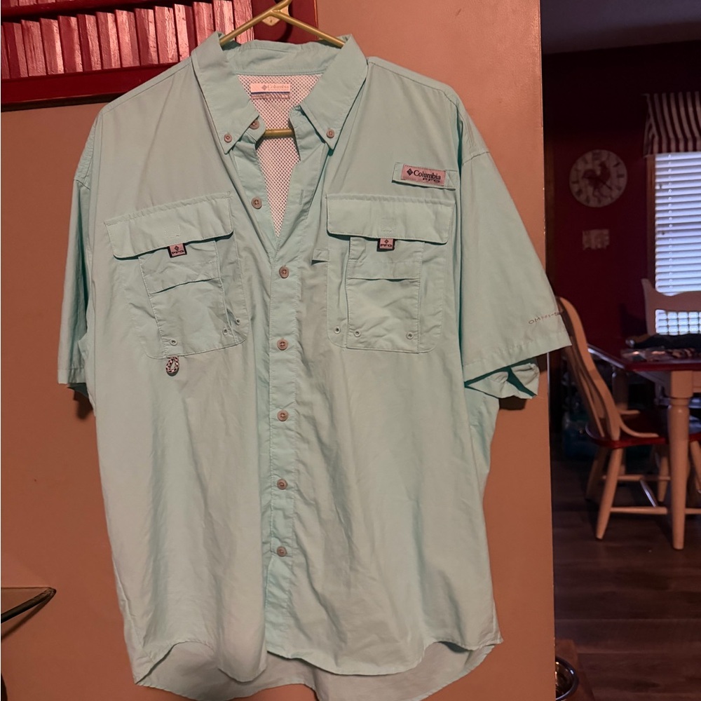 Columbia Men's Aqua Short Sleeve Button Down Shirt